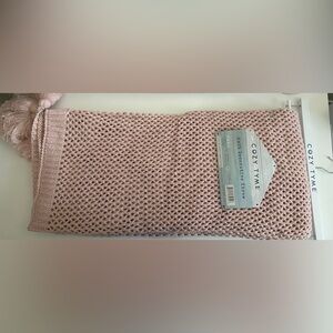 pink knitted throw blanket